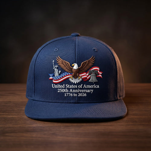 Frontansicht der Deep Navy 250th Anniversary Patriot Cap mit Bald-Eagle-Stickerei